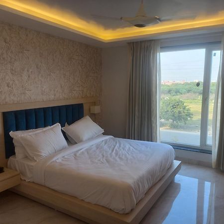Hotel Holiday Grand Greater Noida Eksteriør bilde
