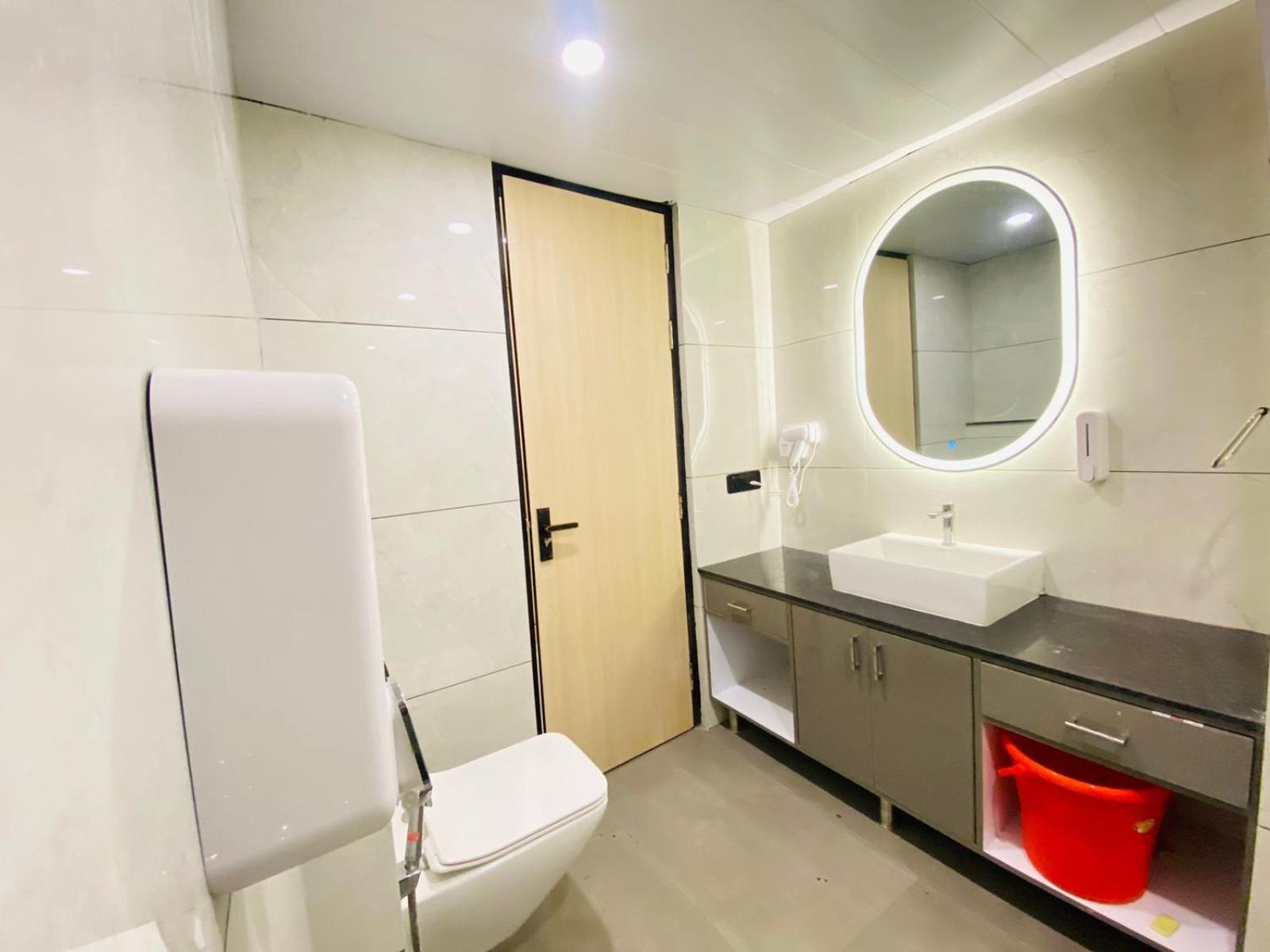 Hotel Holiday Grand Greater Noida Eksteriør bilde