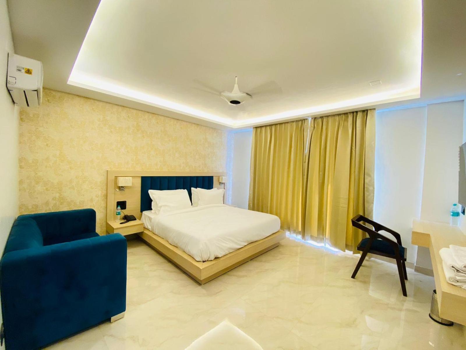 Hotel Holiday Grand Greater Noida Eksteriør bilde