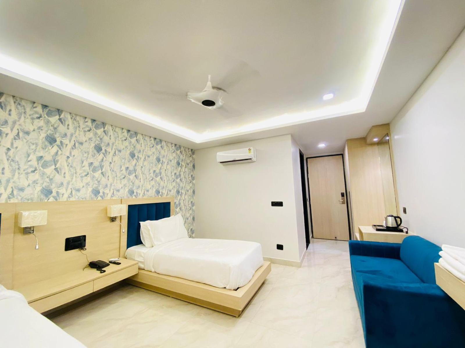 Hotel Holiday Grand Greater Noida Eksteriør bilde
