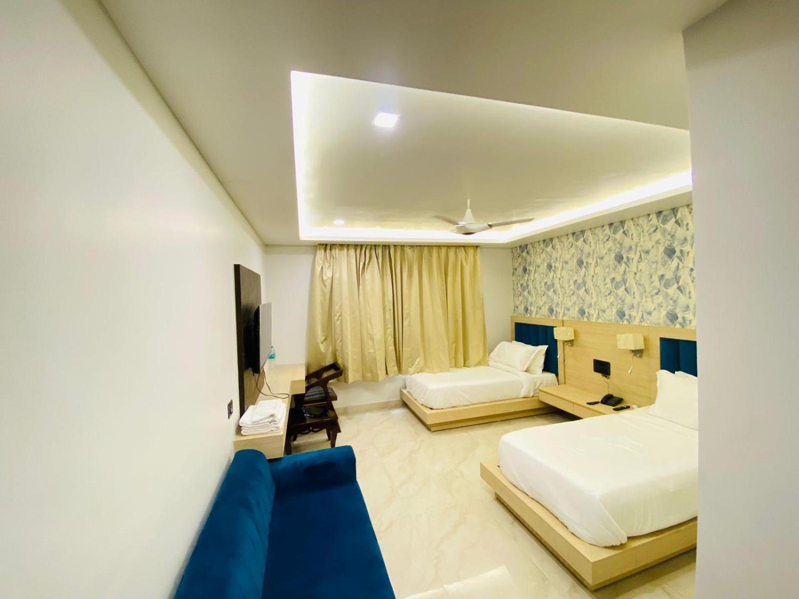 Hotel Holiday Grand Greater Noida Eksteriør bilde