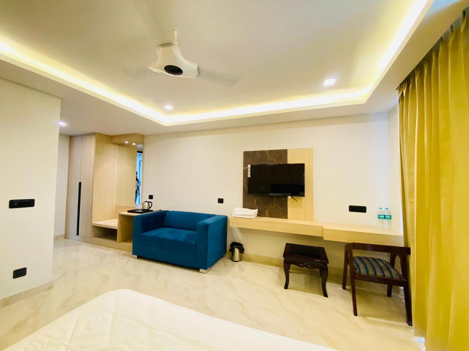 Hotel Holiday Grand Greater Noida Eksteriør bilde