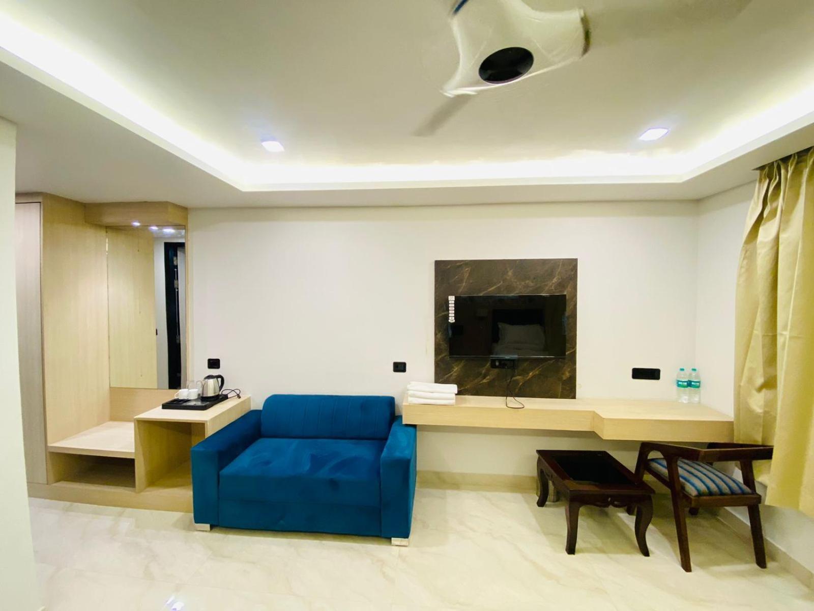 Hotel Holiday Grand Greater Noida Eksteriør bilde