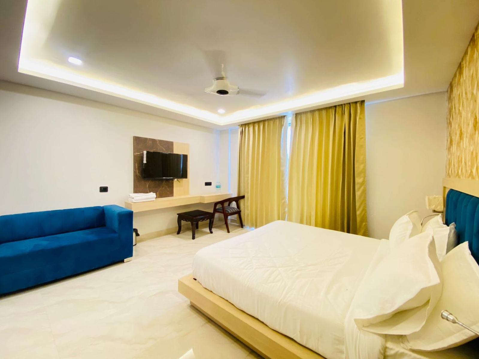 Hotel Holiday Grand Greater Noida Eksteriør bilde