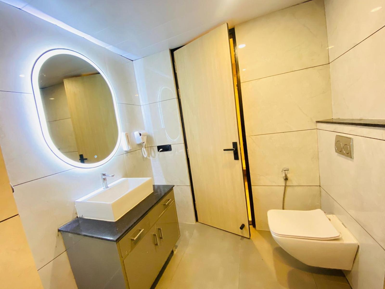 Hotel Holiday Grand Greater Noida Eksteriør bilde