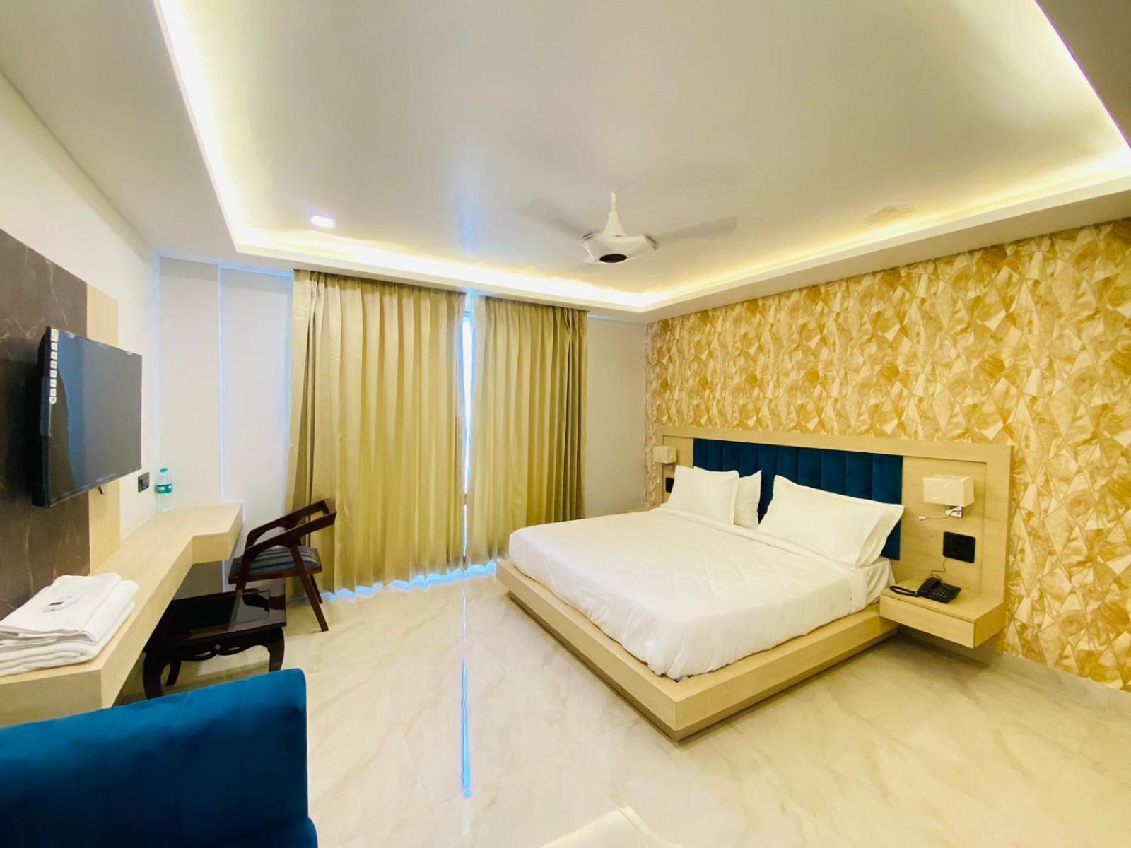 Hotel Holiday Grand Greater Noida Eksteriør bilde