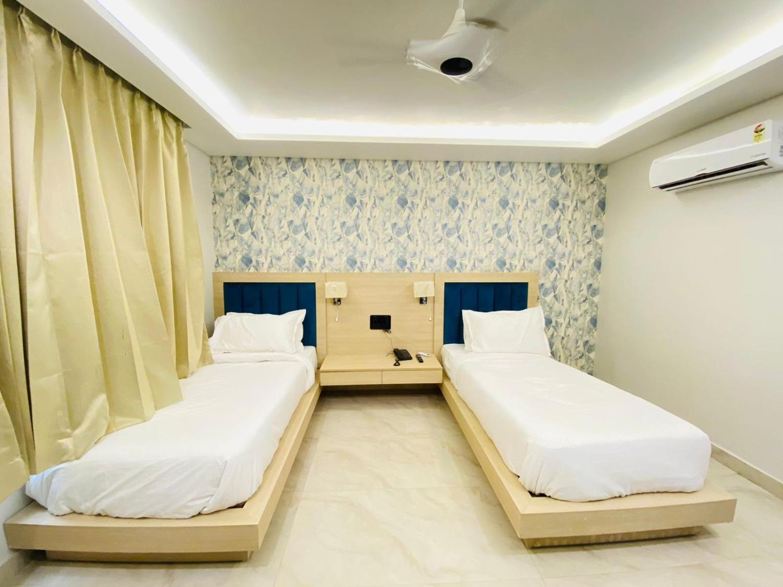 Hotel Holiday Grand Greater Noida Eksteriør bilde