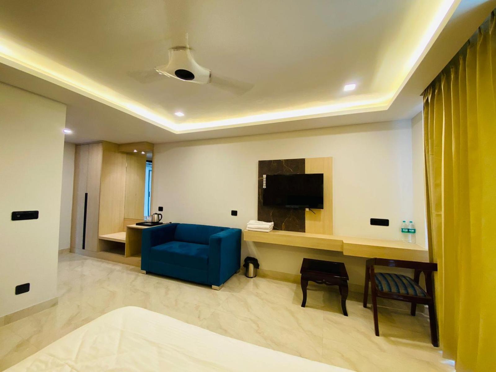 Hotel Holiday Grand Greater Noida Eksteriør bilde