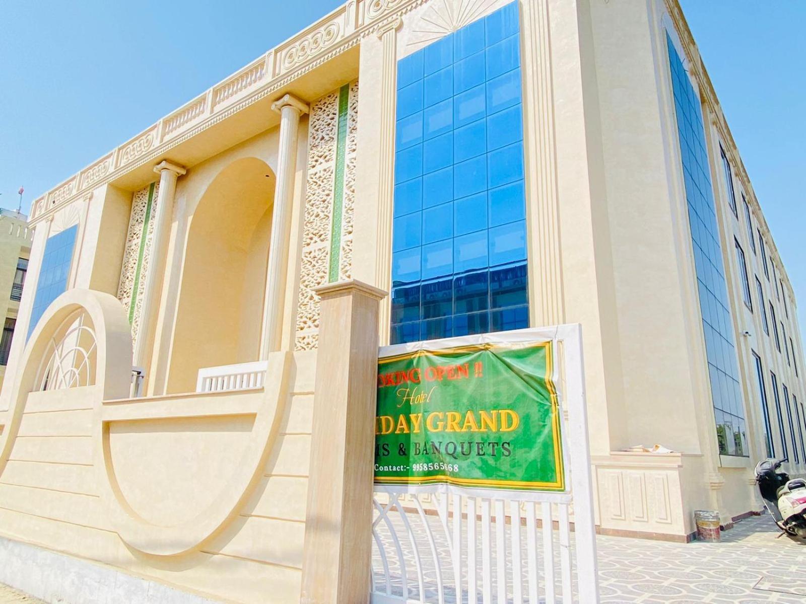 Hotel Holiday Grand Greater Noida Eksteriør bilde