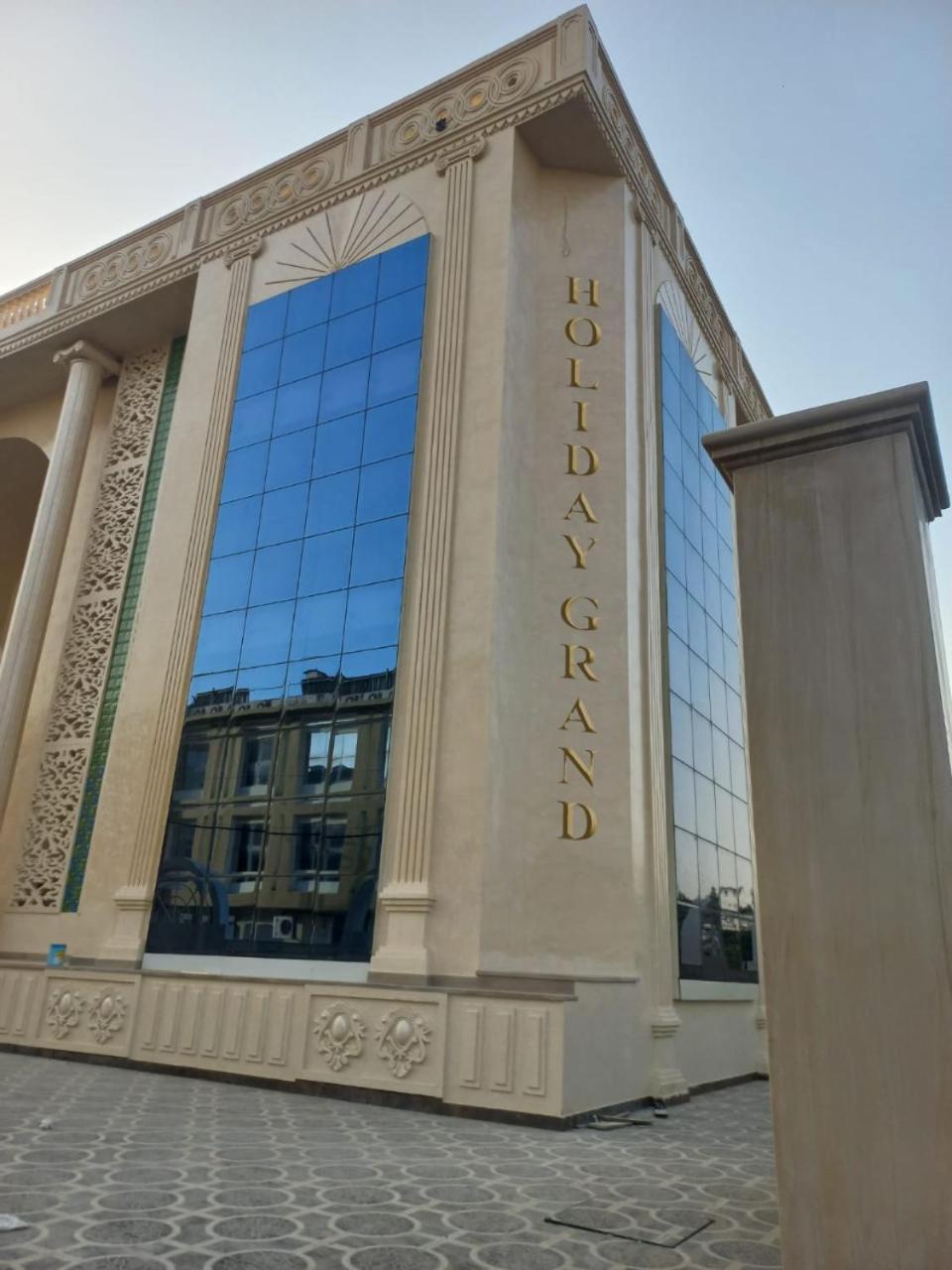 Hotel Holiday Grand Greater Noida Eksteriør bilde