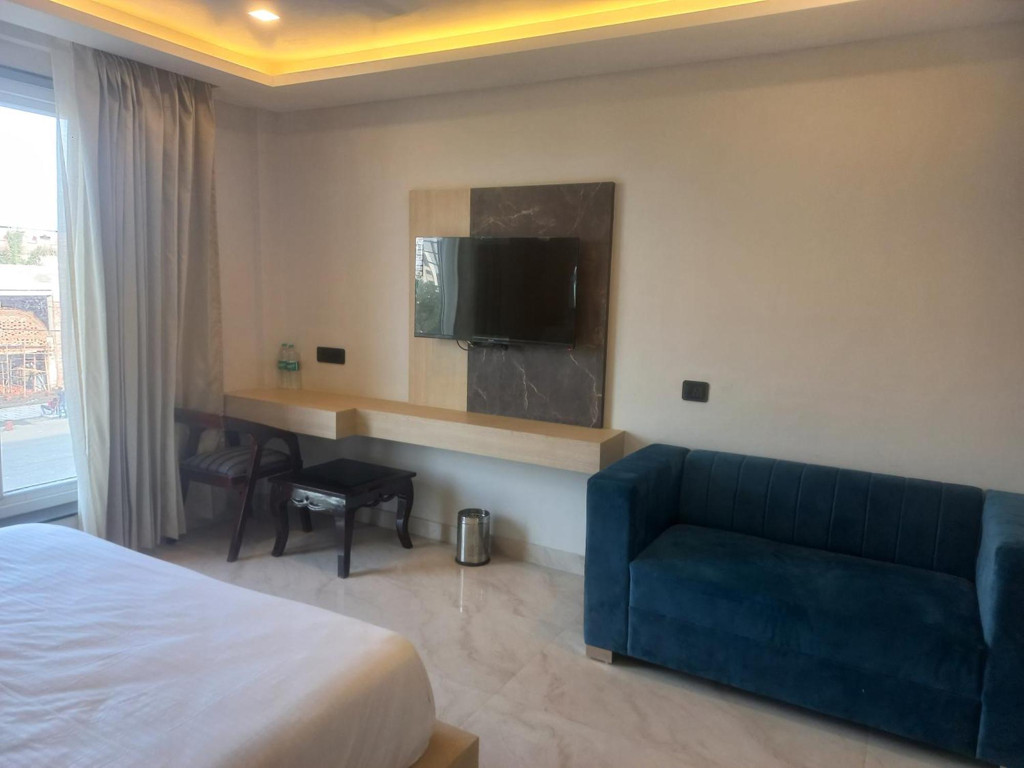 Hotel Holiday Grand Greater Noida Eksteriør bilde