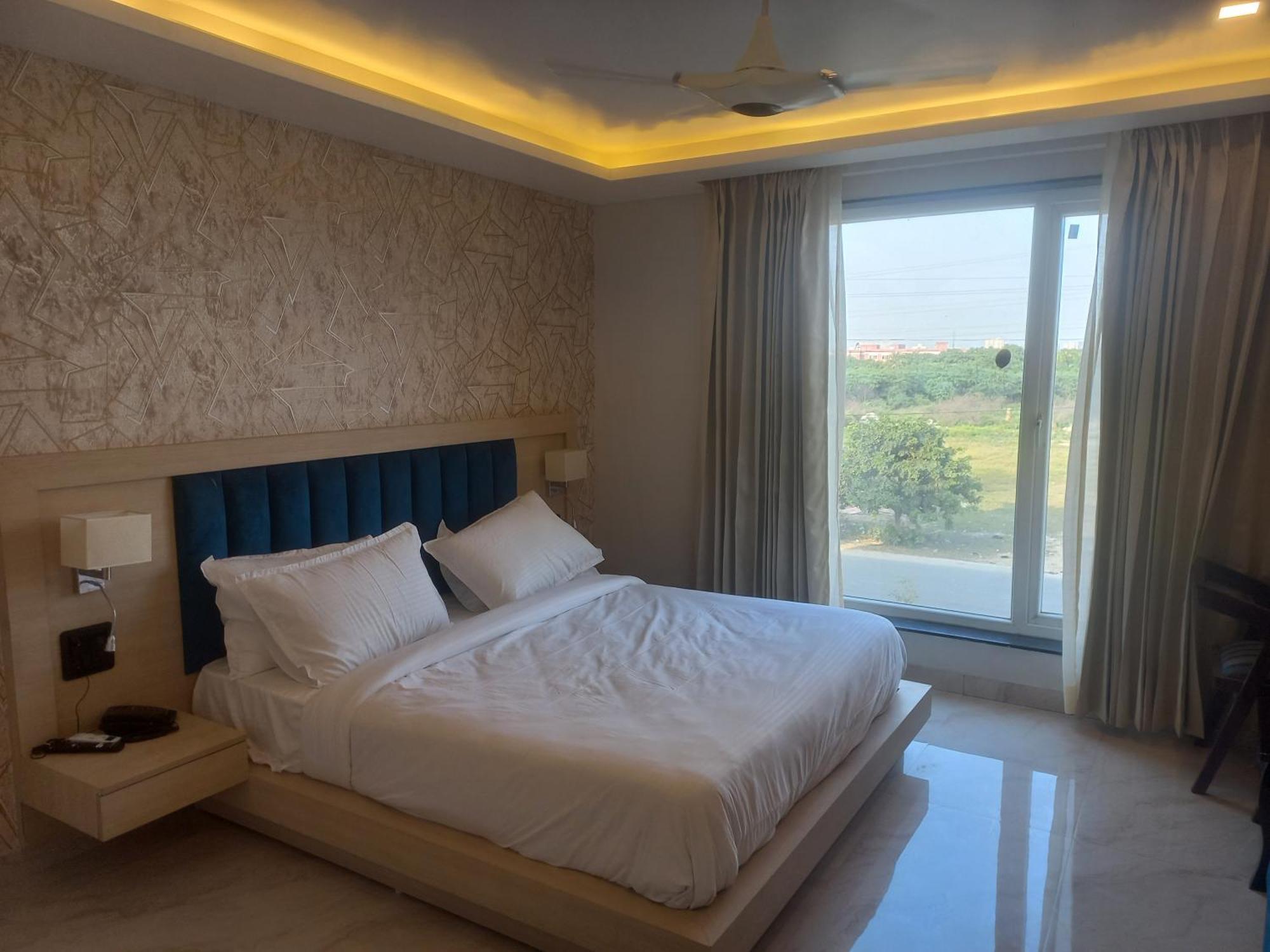 Hotel Holiday Grand Greater Noida Eksteriør bilde